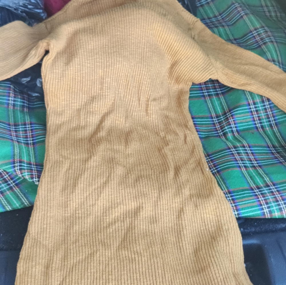 Clothes - Picture 4 of 8